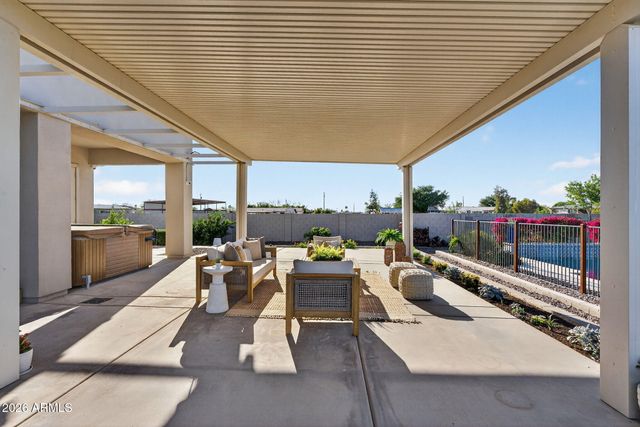 1124 E LOVELAND Lane, San Tan Valley, AZ 85140