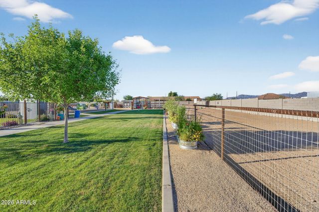 1124 E LOVELAND Lane, San Tan Valley, AZ 85140