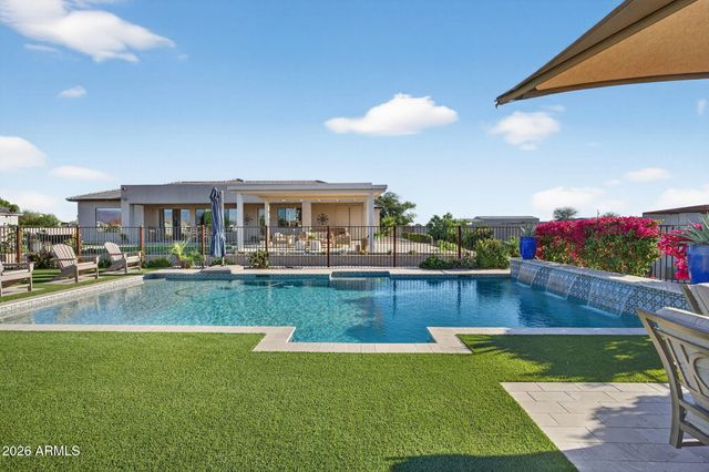 1124 E LOVELAND Lane, San Tan Valley, AZ 85140