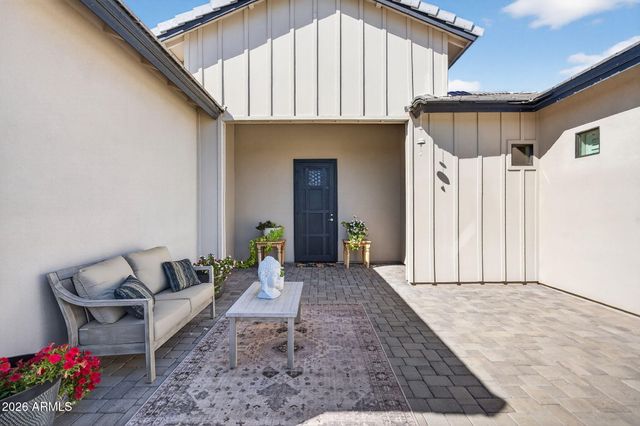 1124 E LOVELAND Lane, San Tan Valley, AZ 85140