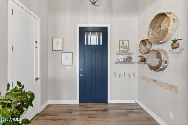 1124 E LOVELAND Lane, San Tan Valley, AZ 85140