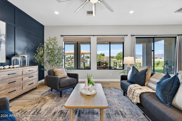 1124 E LOVELAND Lane, San Tan Valley, AZ 85140