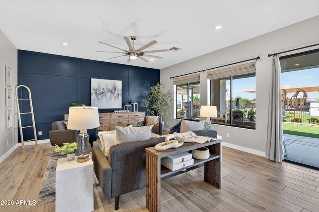 1124 E LOVELAND Lane, San Tan Valley, AZ 85140