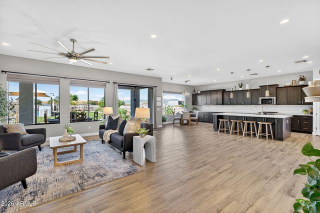 1124 E LOVELAND Lane, San Tan Valley, AZ 85140