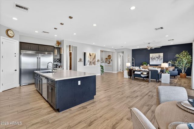 1124 E LOVELAND Lane, San Tan Valley, AZ 85140