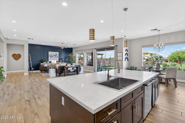 1124 E LOVELAND Lane, San Tan Valley, AZ 85140