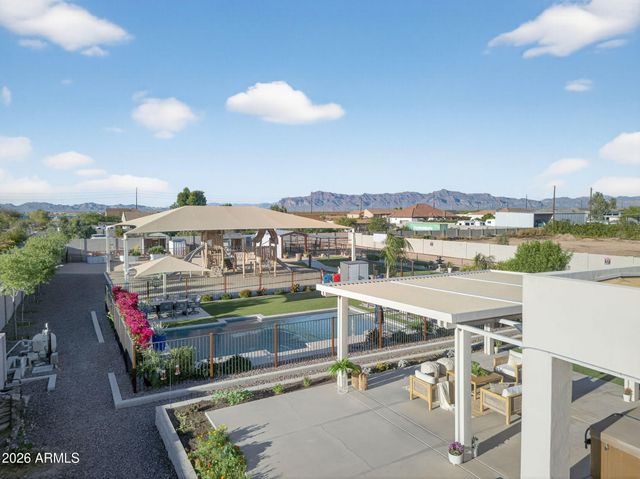 1124 E LOVELAND Lane, San Tan Valley, AZ 85140