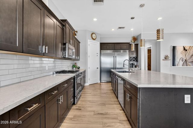 1124 E LOVELAND Lane, San Tan Valley, AZ 85140