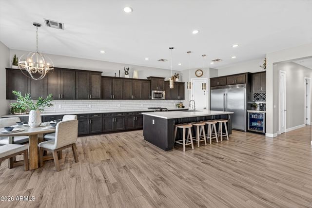 1124 E LOVELAND Lane, San Tan Valley, AZ 85140