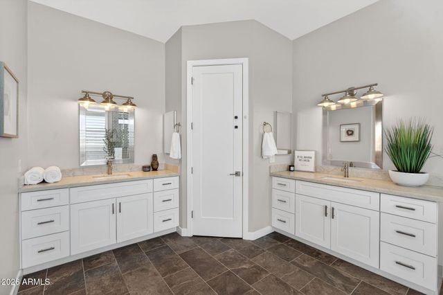 1124 E LOVELAND Lane, San Tan Valley, AZ 85140