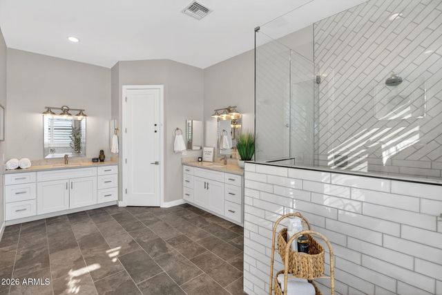 1124 E LOVELAND Lane, San Tan Valley, AZ 85140