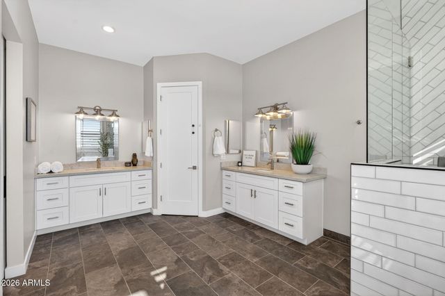 1124 E LOVELAND Lane, San Tan Valley, AZ 85140