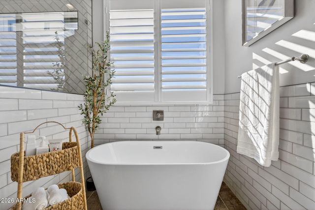 1124 E LOVELAND Lane, San Tan Valley, AZ 85140