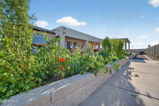 1124 E LOVELAND Lane, San Tan Valley, AZ 85140