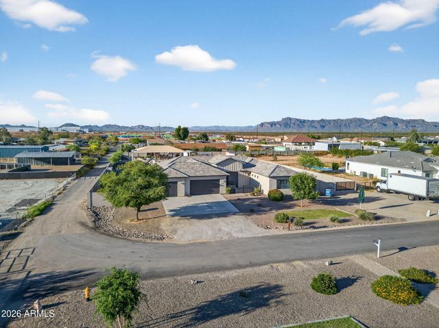 1124 E LOVELAND Lane, San Tan Valley, AZ 85140