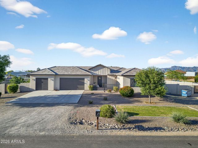 1124 E LOVELAND Lane, San Tan Valley, AZ 85140