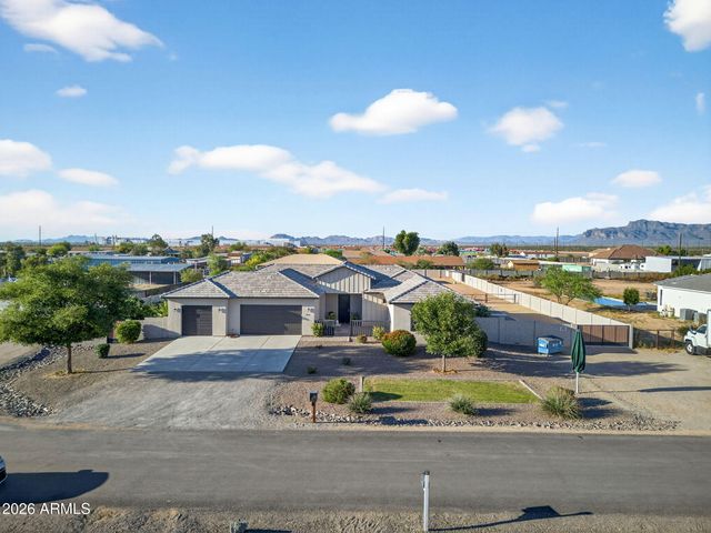 1124 E LOVELAND Lane, San Tan Valley, AZ 85140