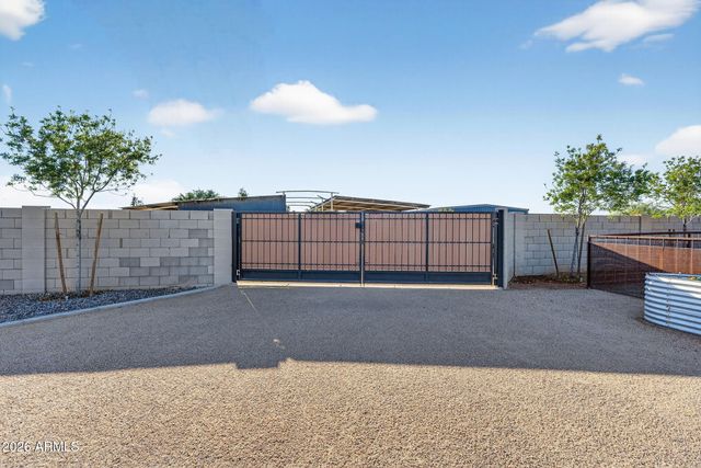 1124 E LOVELAND Lane, San Tan Valley, AZ 85140