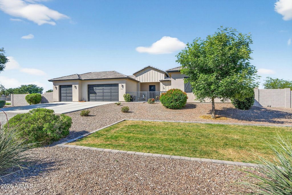 1124 E LOVELAND Lane, San Tan Valley, AZ 85140