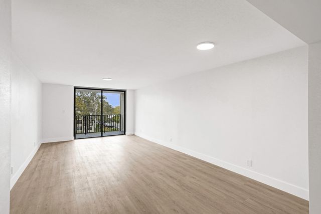 6195 Rock Island Road 413, Tamarac, FL 33319