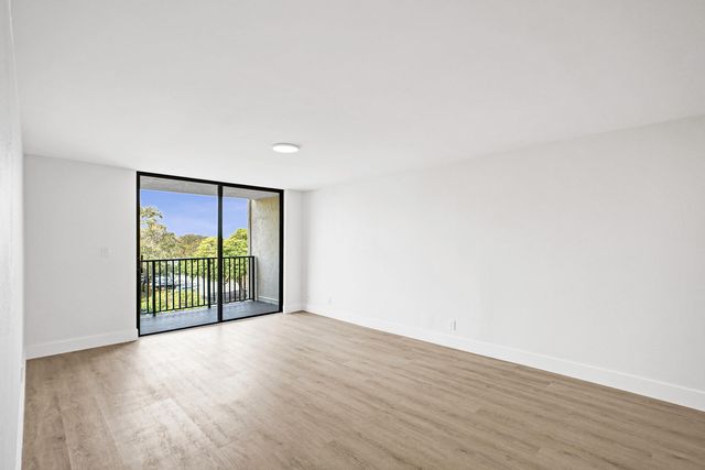 6195 Rock Island Road 413, Tamarac, FL 33319