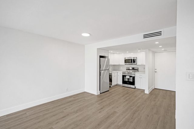 6195 Rock Island Road 413, Tamarac, FL 33319