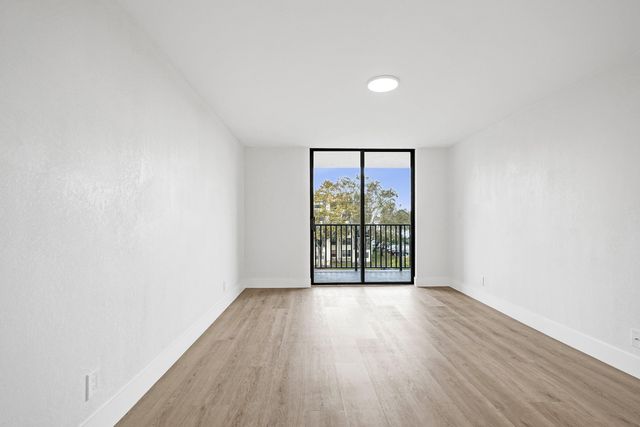 6195 Rock Island Road 413, Tamarac, FL 33319