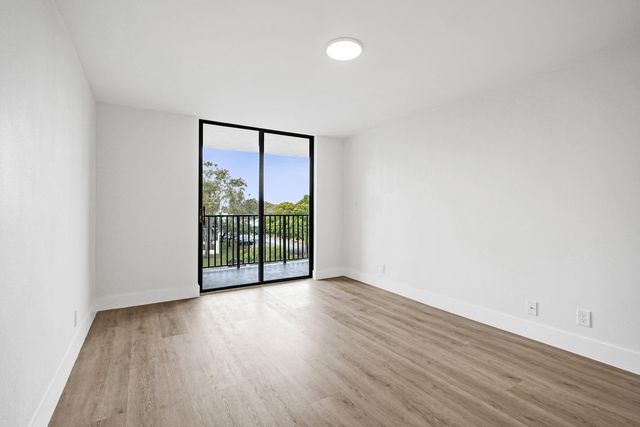 6195 Rock Island Road 413, Tamarac, FL 33319