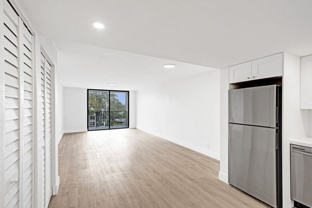 6195 Rock Island Road 413, Tamarac, FL 33319