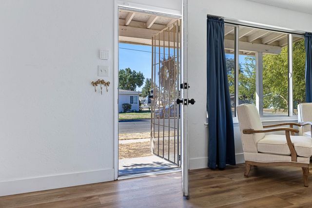 138 W Escalon Avenue, Fresno, CA 93704