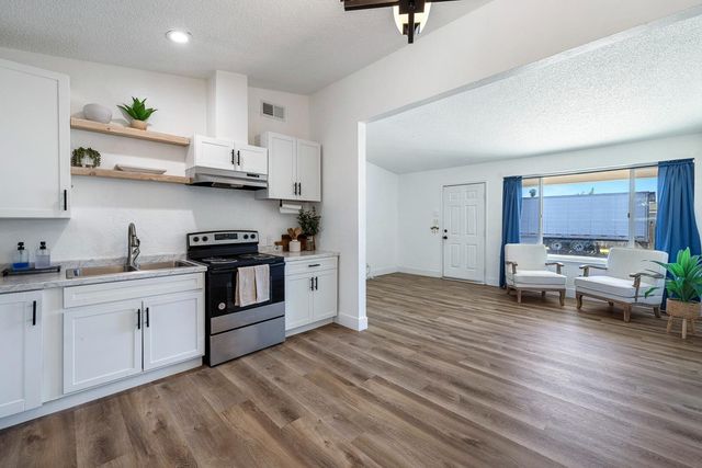 138 W Escalon Avenue, Fresno, CA 93704