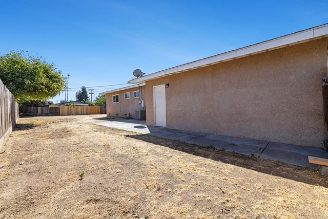 138 W Escalon Avenue, Fresno, CA 93704