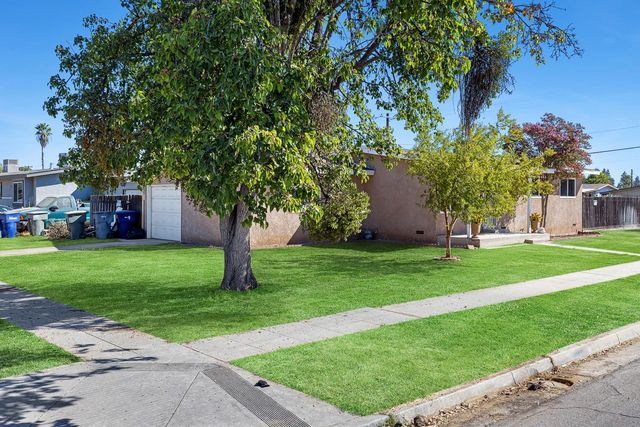 138 W Escalon Avenue, Fresno, CA 93704