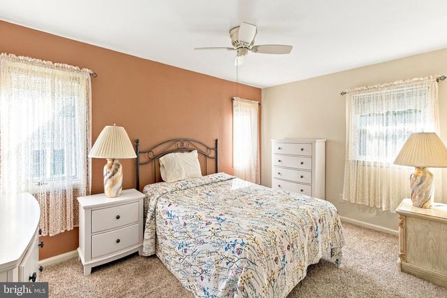 516 BEVERLY DR, Magnolia, NJ 08049