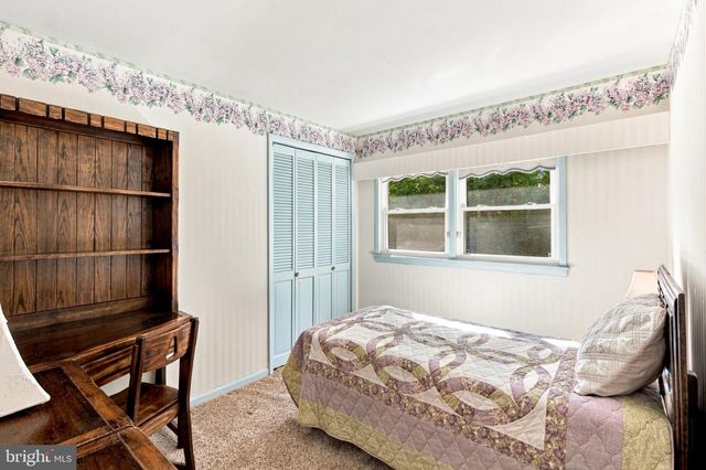 516 BEVERLY DR, Magnolia, NJ 08049