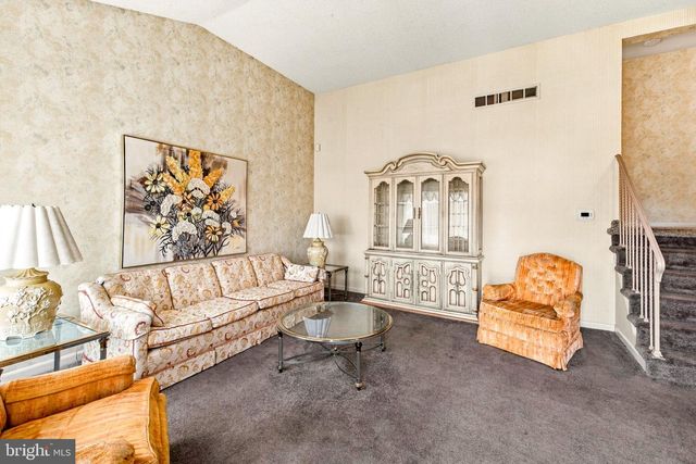 516 BEVERLY DR, Magnolia, NJ 08049