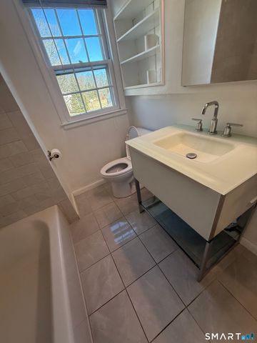 29 North Hill Road, North Haven, CT 06473