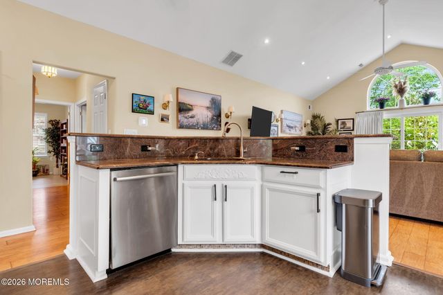 15 Medici Drive, Manchester, NJ 08759