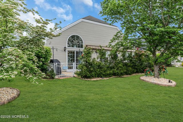 15 Medici Drive, Manchester, NJ 08759