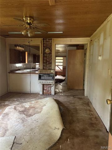 480 Center Avenue, Lebanon, MO 65536