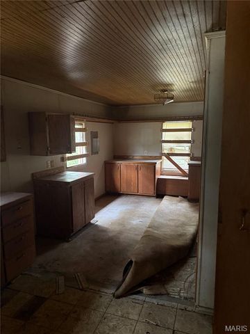 480 Center Avenue, Lebanon, MO 65536