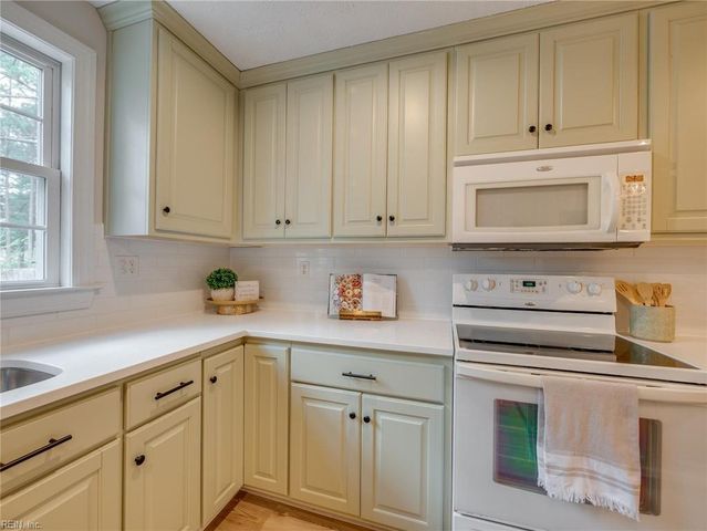 230 Rich RD, Yorktown, VA 23693