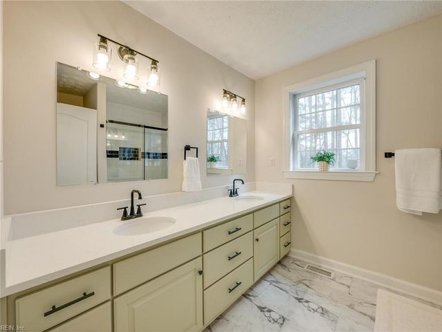 230 Rich RD, Yorktown, VA 23693