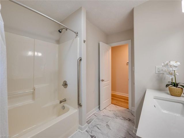 230 Rich RD, Yorktown, VA 23693