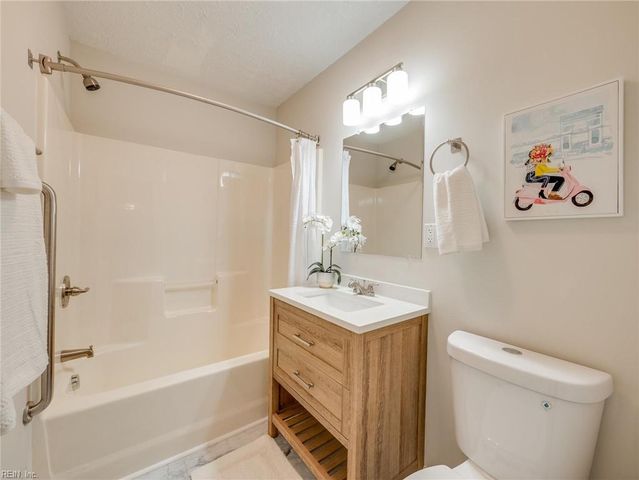 230 Rich RD, Yorktown, VA 23693