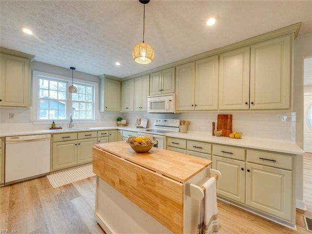 230 Rich RD, Yorktown, VA 23693