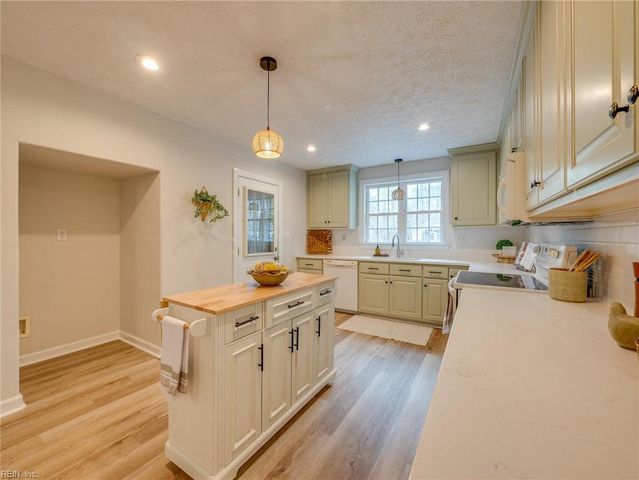 230 Rich RD, Yorktown, VA 23693