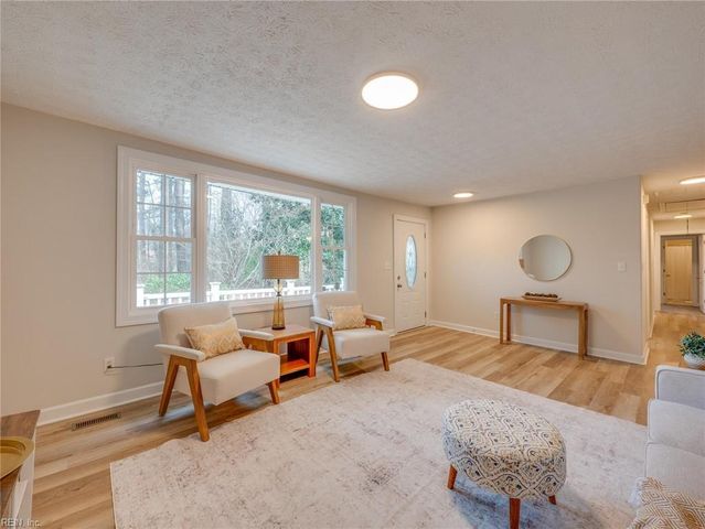 230 Rich RD, Yorktown, VA 23693