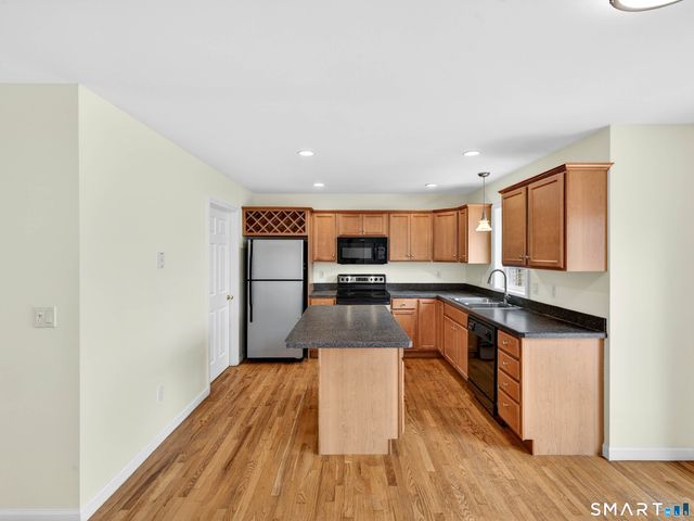 86 Corey Lane, East Lyme, CT 06357