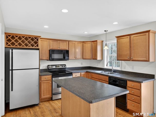 86 Corey Lane, East Lyme, CT 06357